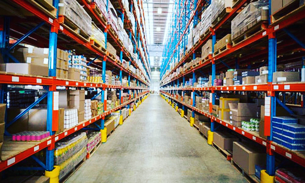 Heavy duty pallet racking